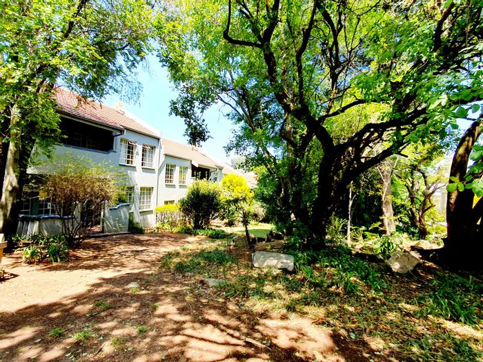 For Sale: 2-Bedroom Apartment in Woodmead with Pool, Balcony, and Secure Parking.