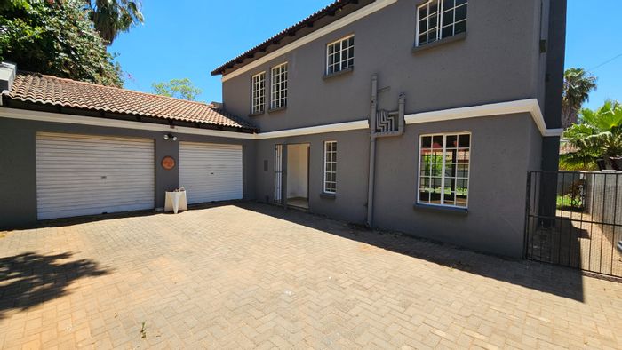 Kilner Park House For Sale: 3 beds, private garden, double garage, no levies.