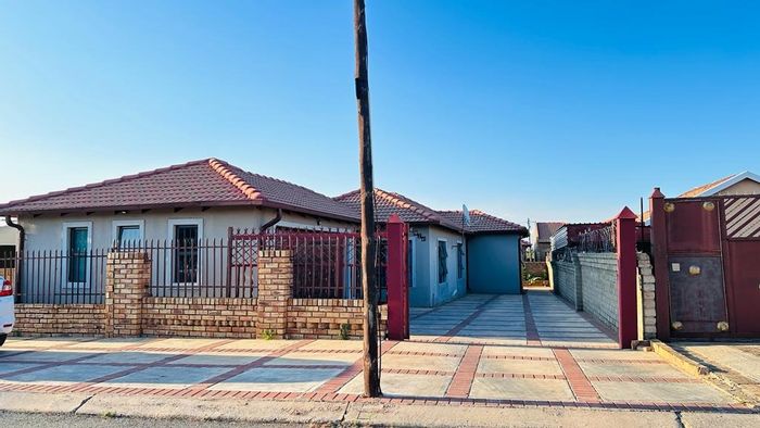 Property #ENT0263623, House for sale in Mabopane Central