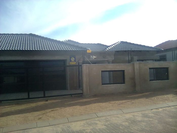 Mahlasedi Park House For Sale: 3 Beds, Automated Garage, Electric Fence, Prime Location