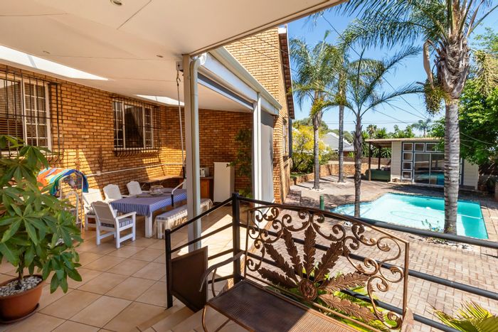 Zwartkop House For Sale: 5 Bedrooms, Pool, Patio with Kitchenette, Gated Community