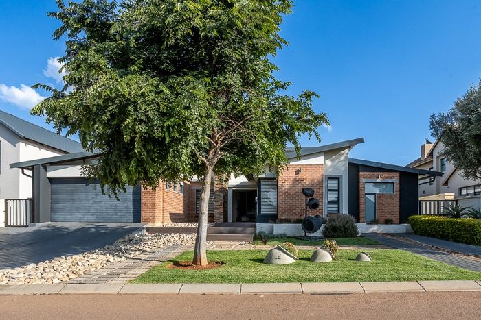For Sale: 4-Bedroom House in The Hills Game Reserve Estate with pool, office, garage.