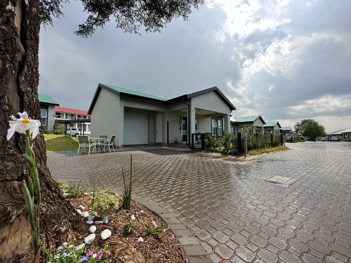 Property #ENT0264390, Townhouse for sale in Modderfontein