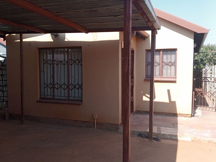 Property #ENT0264652, House for sale in Soshanguve Ext