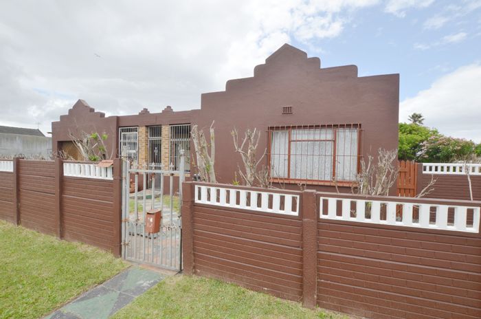 Property #ENT0264879, House for sale in Grassy Park