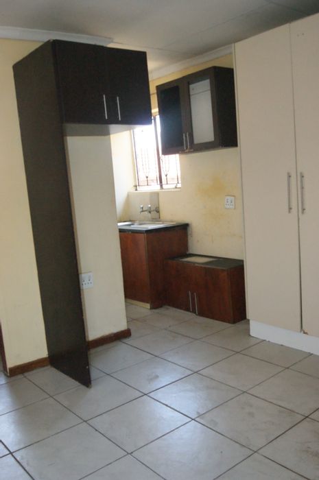 For Sale: House in Philip Nel Park with 3 bedrooms, open plan living, and security.