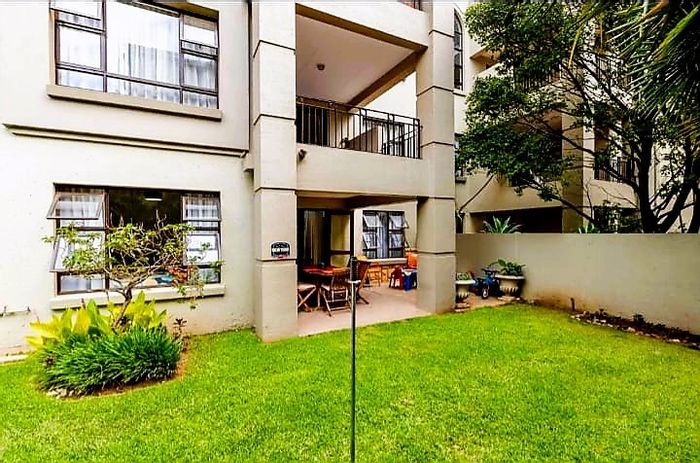 Contemporary Lonehill Apartment with Spacious Garden and Communal Amenities - For Sale