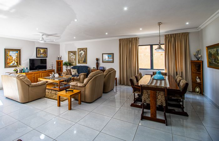 For Sale: House in Magalieskruin with 4 beds, double garage, and customizable finishes.