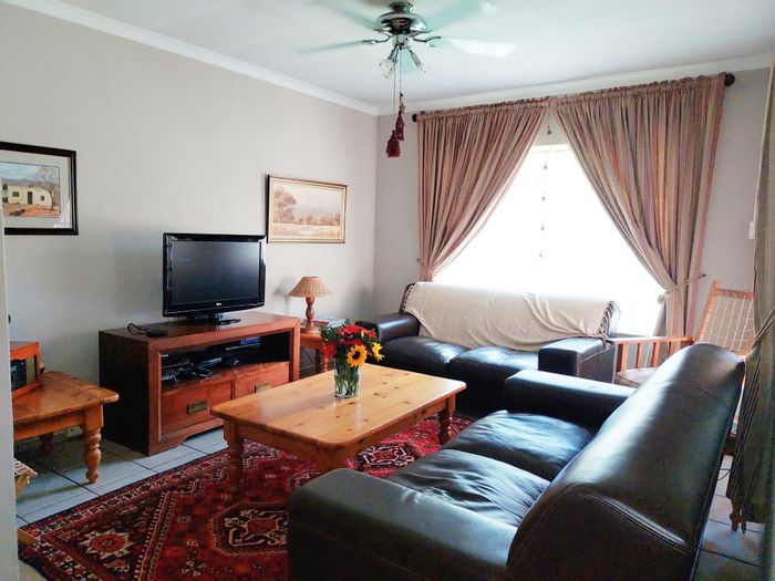 Zwartkop House for Sale: Guesthouse, Pool, Close to Centurion Mall & Gautrain.