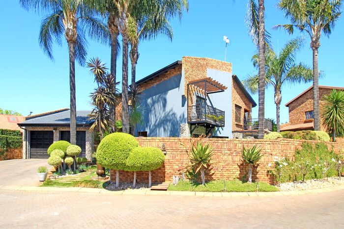 Eldoraigne House For Sale: 4 beds, pool, inverter, security features, landscaped garden.