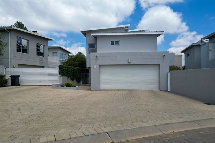 Property #ENT0266394, Townhouse for sale in Bryanston