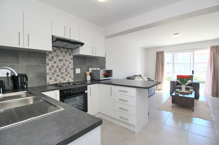 For Sale: Modern 2-Bed Apartment in Stratford Green, Near Schools, Shopping, Hospital