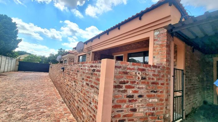 Property #ENT0266755, Townhouse for sale in Potchefstroom Central