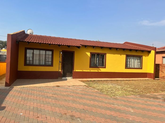 3-Bedroom House For Sale in Mabopane Central with spacious yard and open plan living.