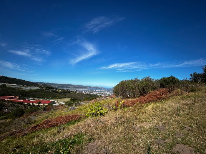 Vacant Land Residential For Sale in Knysna Heights - 1109m2, prime location.