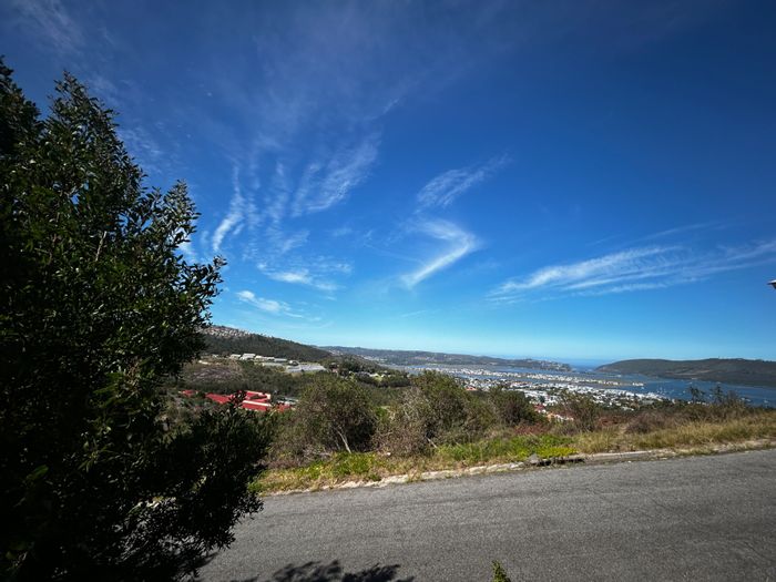 Vacant Land Residential For Sale in Knysna Heights - 1109m2, prime location.