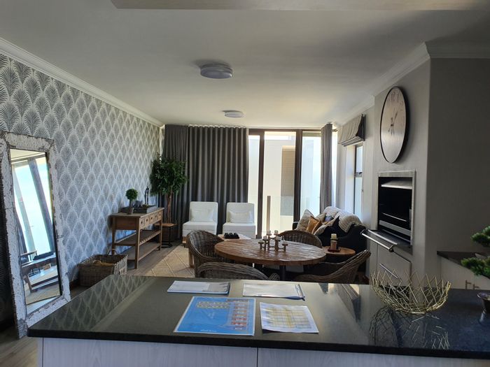 Ocean-view 2-bedroom apartment for sale in Da Nova, ideal for investment.