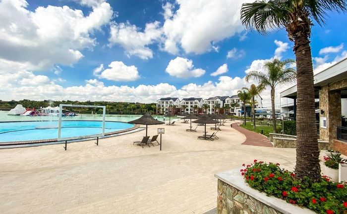 1 Bedroom Apartment To Rent in Blyde Riverwalk Estate, loadshedding-free, fully furnished.