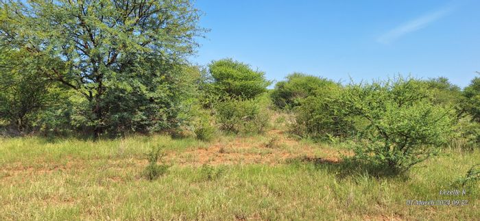 90-hectare farm in Lindleyspoort for sale, ideal for agriculture and development.