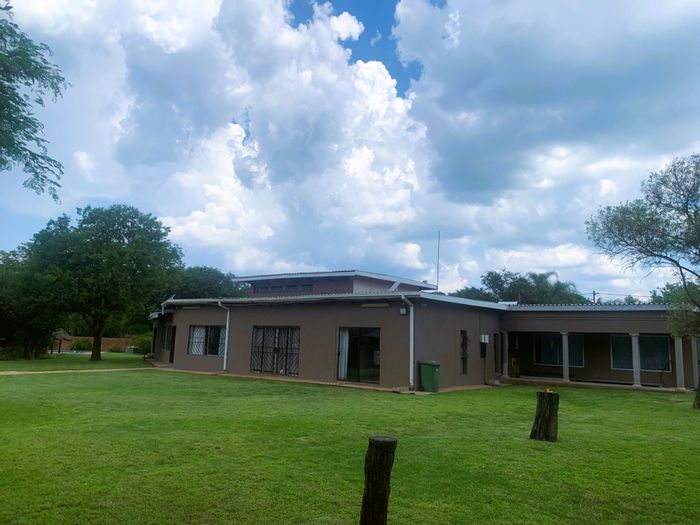 For Sale: Spacious House in Modimolle Central with multiple flats, pool, and generator.