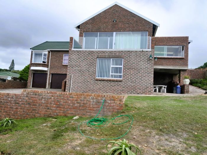 For Sale: Spacious house in Stilbaai Wes with panoramic views, flat, and garages.