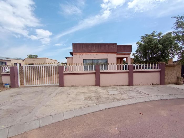 Property #ENT0267223, House for sale in Soshanguve Ext