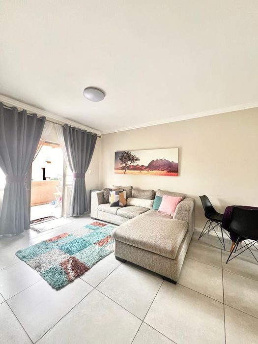 Broadacres Apartment For Sale: 2 beds, pool, balcony, secure complex, ample parking.