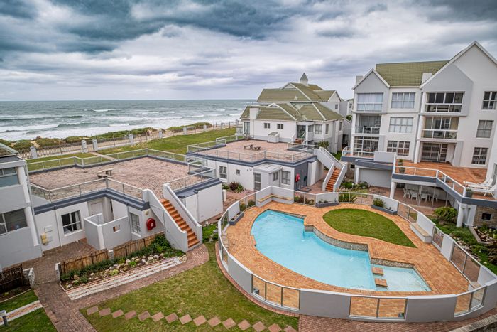 Beachfront townhouse in Summerstrand for sale with pool, parking, and security.