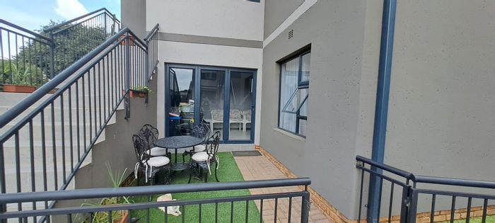 Norton Park Apartment For Sale: Ground floor, braai area, solar geyser, 24-hour security.