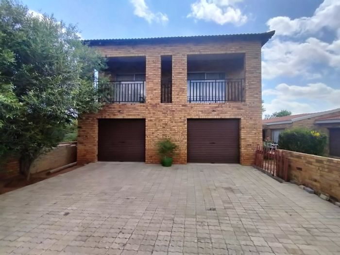 For Sale: Vaal Park house with 4 bedrooms, plus a 2-bedroom townhouse.