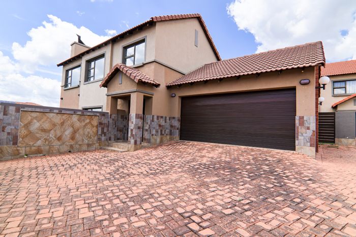 Property #ENT0267909, Townhouse for sale in Thatchfield Close