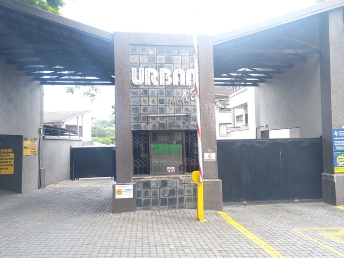 For Sale: Apartment in Sonheuwel, 2 bedrooms, parking, near Mbombela Civic Center.