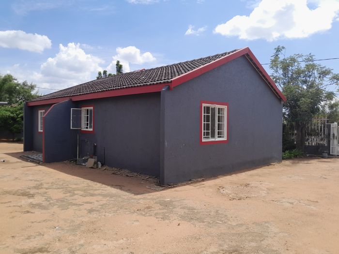 Renovated House for Sale in Mabopane Central with 3 Bedrooms and Spacious Yard!