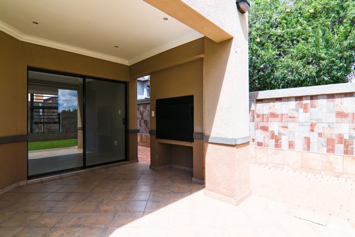 Property #ENT0268276, Townhouse for sale in Thatchfield Close