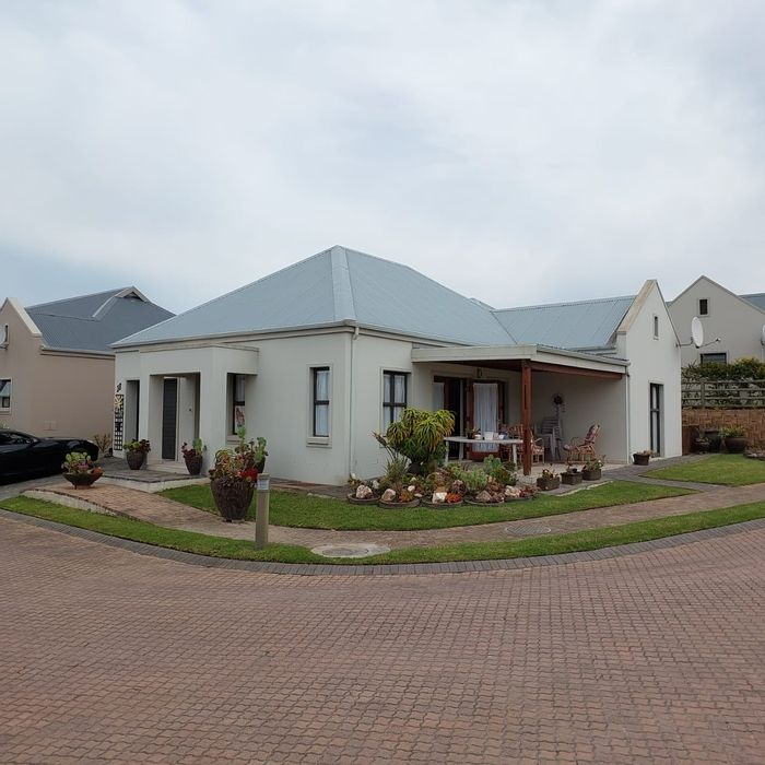 House for Sale in Kraaibosch Country Estate: Retirement Living at its Finest