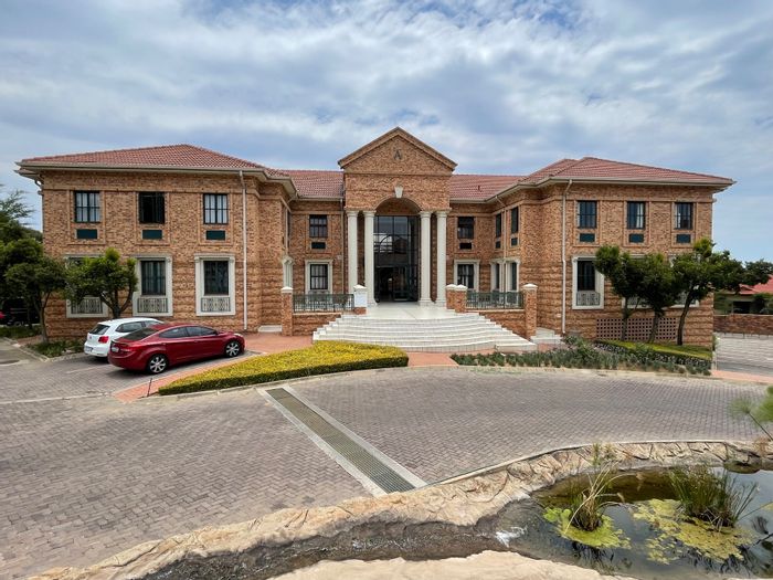 195m2 office in Bryanston with boardroom, private offices, and server room. To Rent.