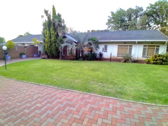 For Sale: Spacious 7-bedroom house in Kriel Central with pool, bar, and amenities.