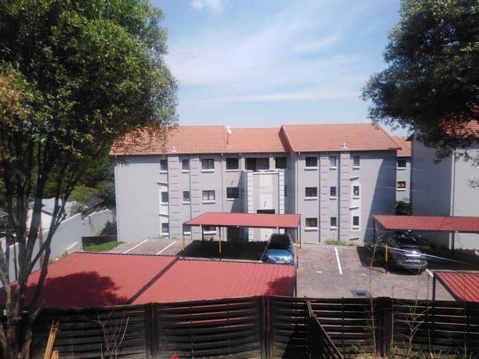 Rivonia Apartment For Sale: 2 beds, balcony, pool, 24-hour security.