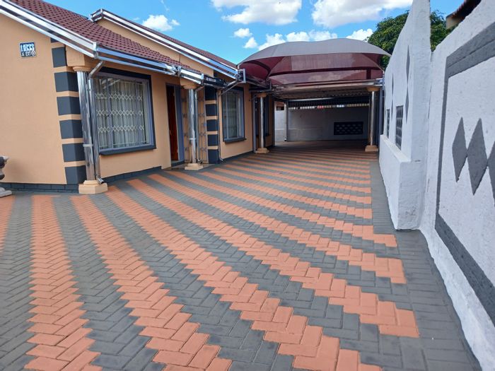 Property #ENT0268736, House for sale in Mabopane Central