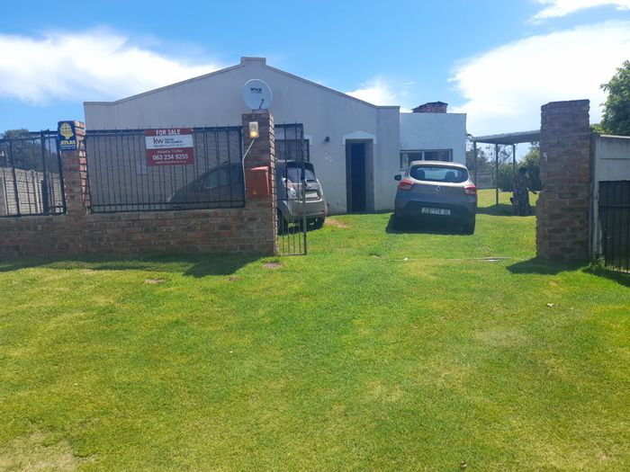 For Sale: House in Sherwood with large yard, carport, and indoor Braai area.