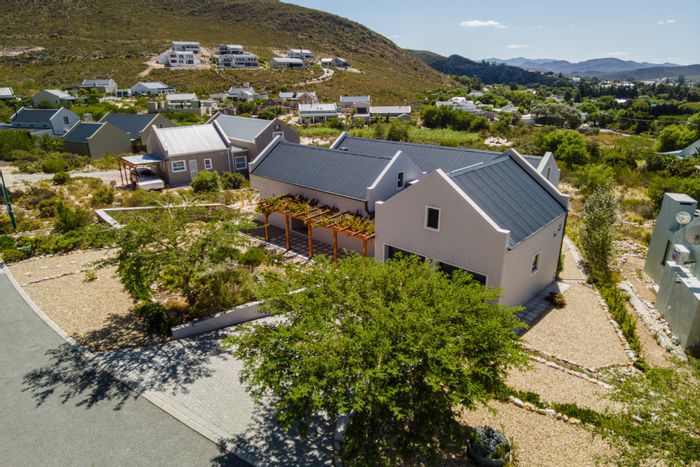 House for Sale in Montagu Central: 3 Bedrooms, solar panels, covered braai area.