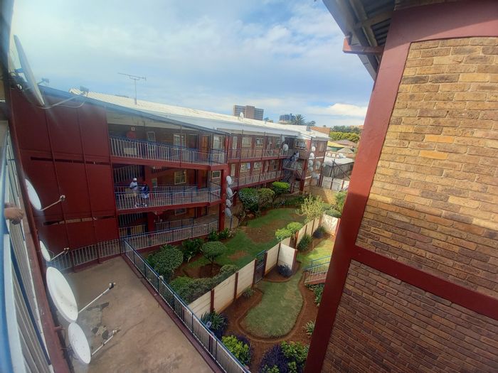 Property #ENT0269248, Apartment for sale in Kempton Park Central