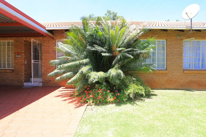 For Sale: House in Wierda Park with 3 beds, 2 baths, and ample parking.