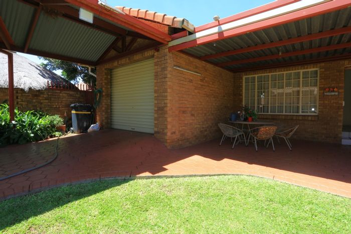 For Sale: House in Wierda Park with 3 beds, 2 baths, and ample parking.