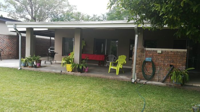 Rooiberg House For Sale: Borehole, game farm views, private garden, and patio.