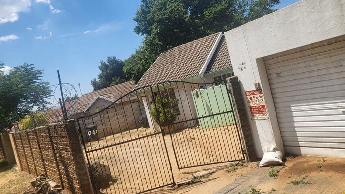 Property #ENT0269350, House for sale in Bloubosrand