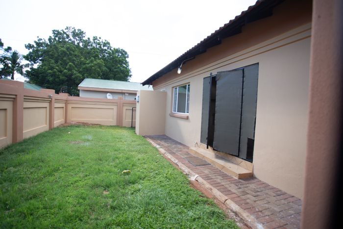 Charming Mokopane Central Townhouse For Sale: 3 Bedrooms, Braai Area, Convenient Location!