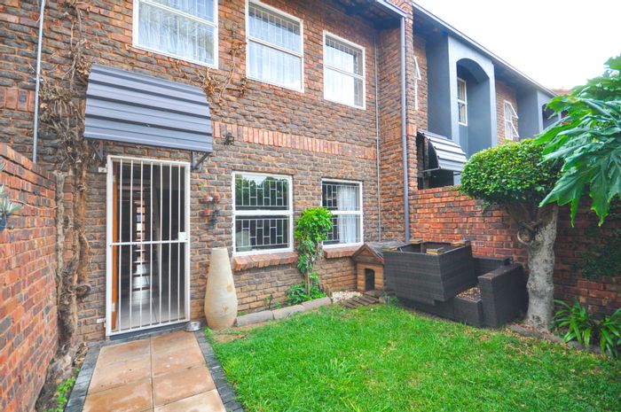 Property #ENT0269548, Townhouse for sale in Garsfontein