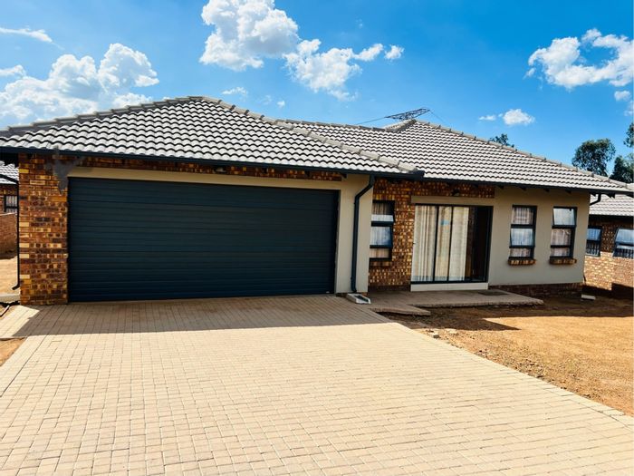 Property #ENT0269647, Townhouse for sale in Witbank Ext 10