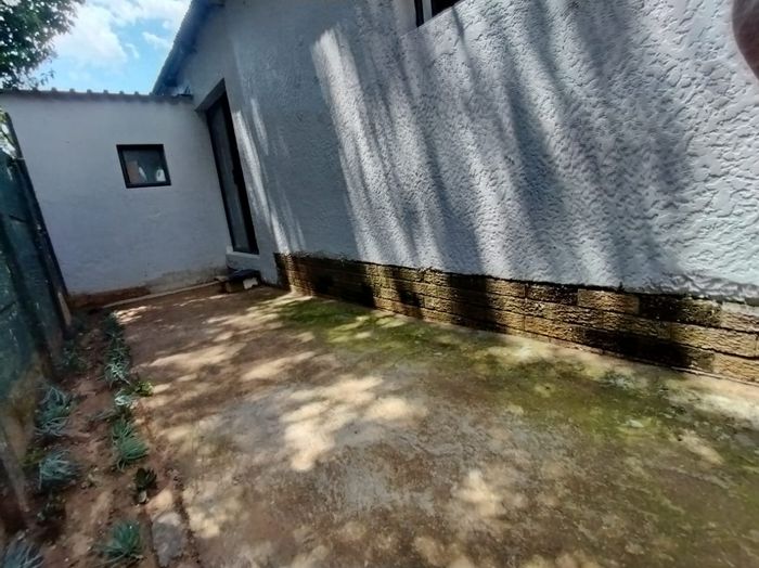 1-Bedroom Apartment in Robindale To Rent with Private Garden and Parking.